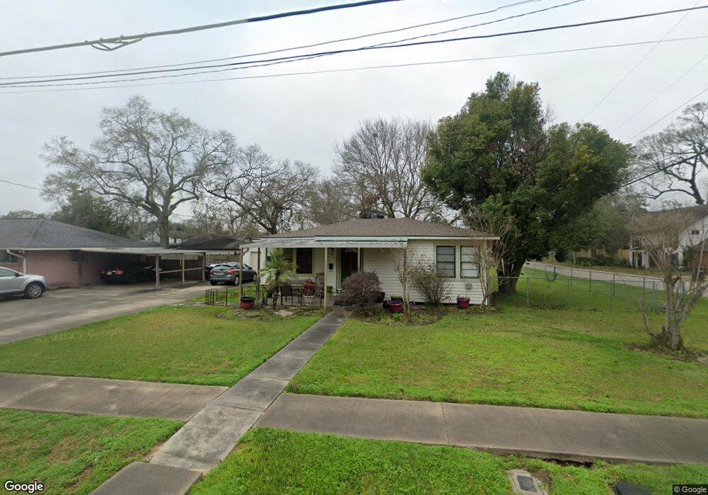 1002 W Willis St, Alvin, TX 77511 - photo 1