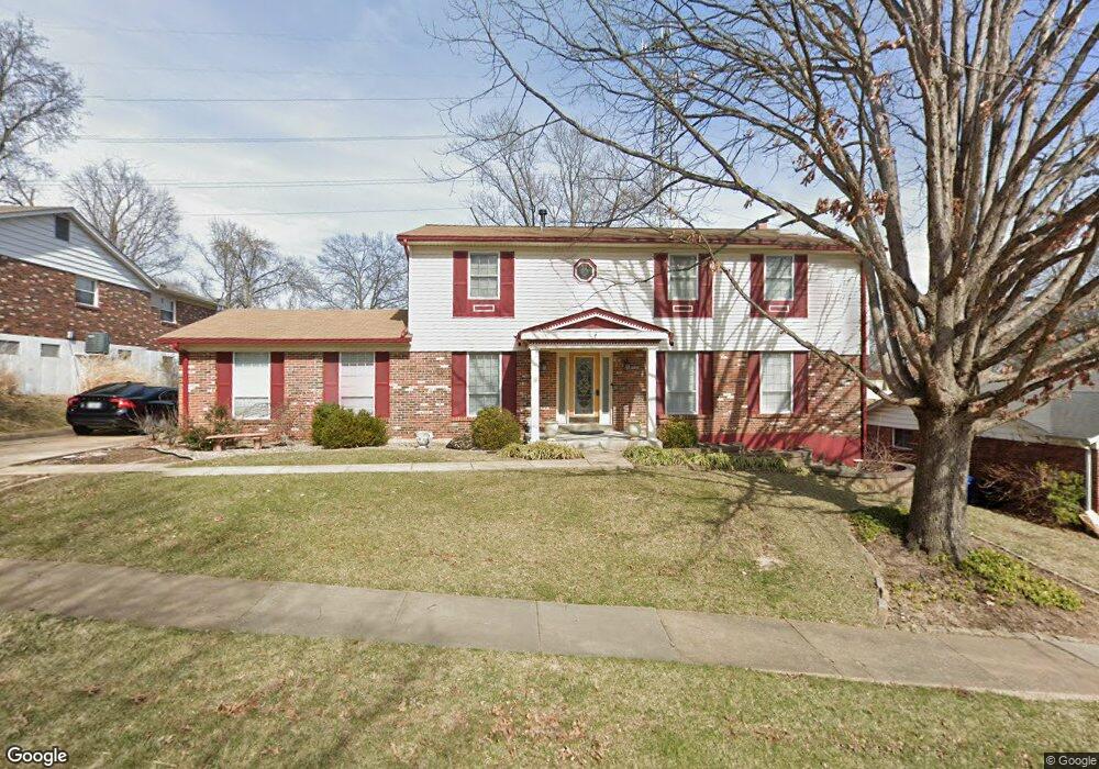 900 Rusticmanor Cir, Ballwin, MO 63011 - photo 1