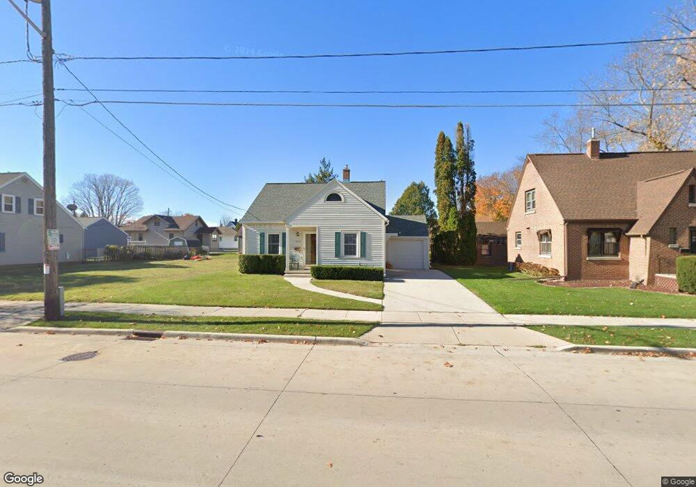 1210 N 18th St, Manitowoc, WI 54220 - photo 1