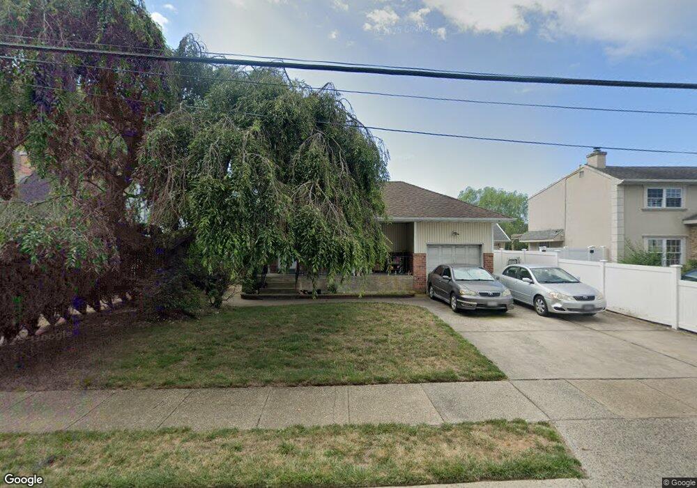 2135 Lakeview Rd, Bellmore, NY 11710 - photo 1