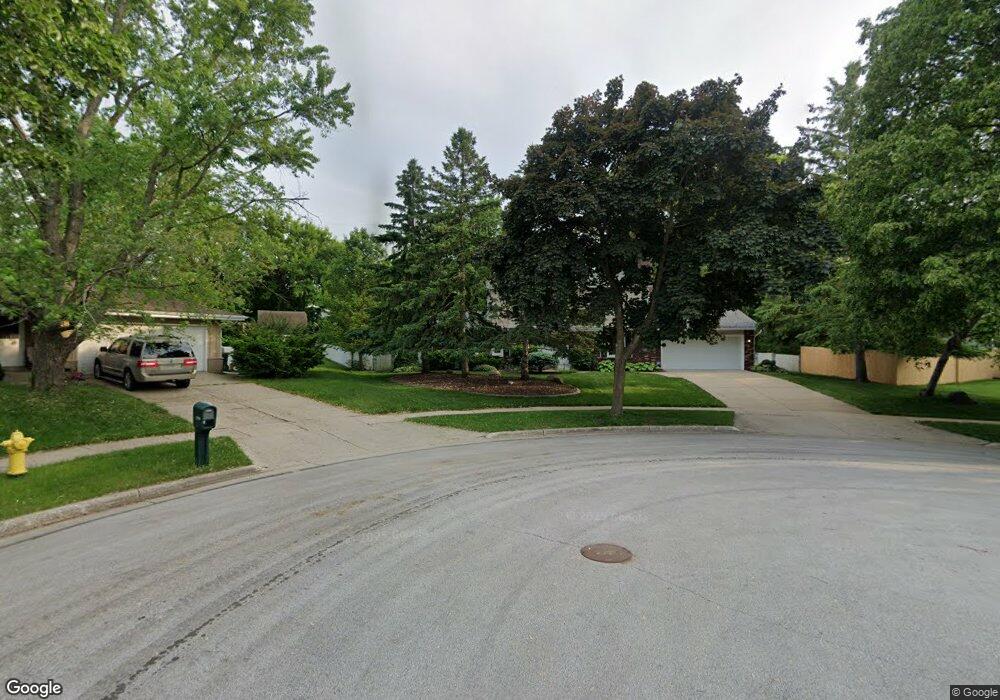 2127 Laura Ct, Waukesha, WI 53186 - photo 1