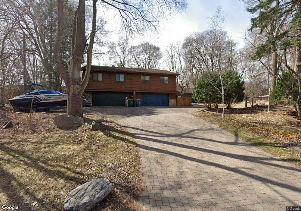 15539 Highwood Dr, Minnetonka, MN 55345 - photo 1