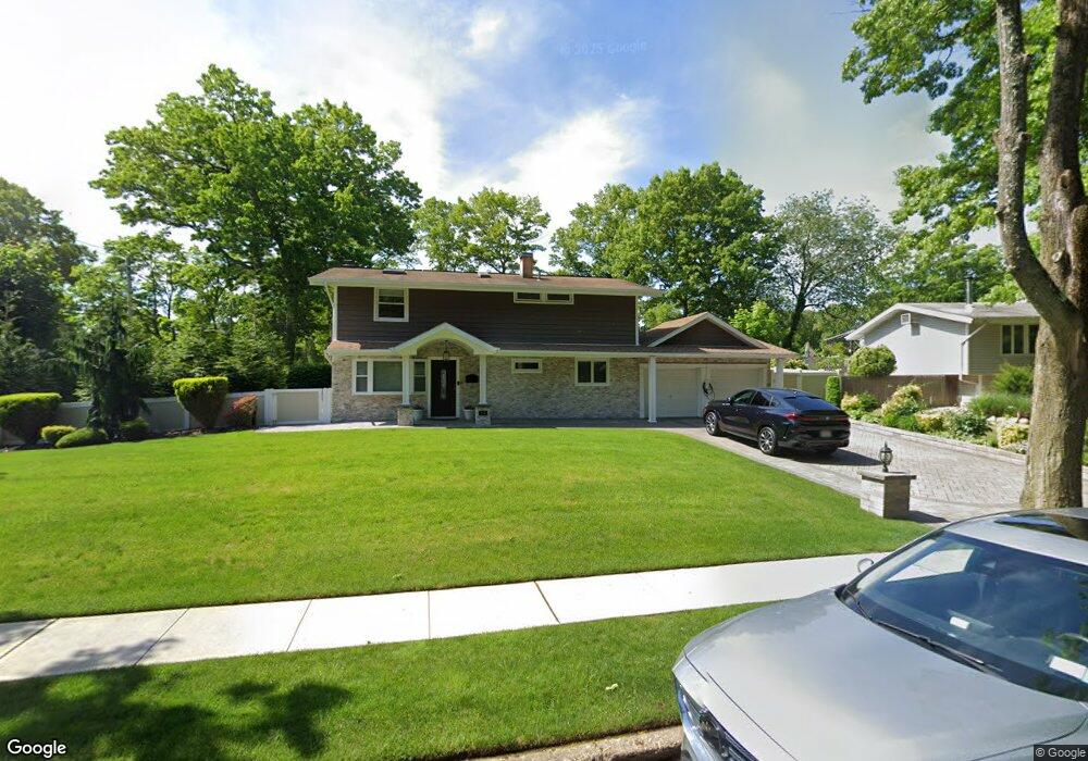 34 Redleaf Ln, ComMacK, NY 11725 - photo 1