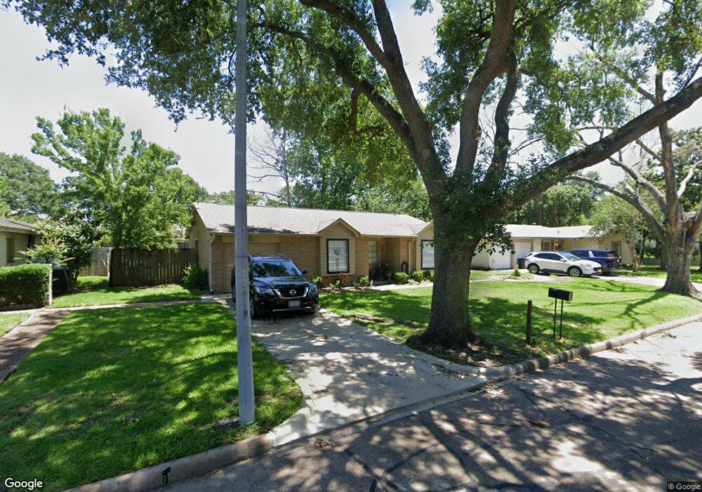 3928 Laura Leigh Dr, Friendswood, TX 77546 - photo 1