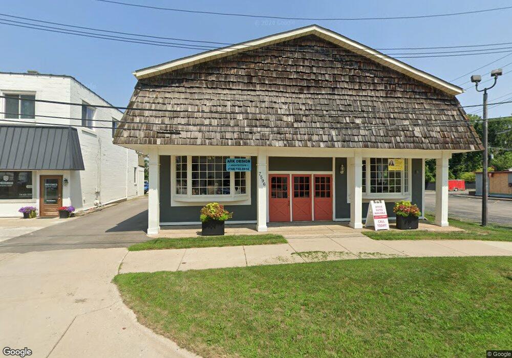 7596 Macomb St unit 13, Grosse Ile, MI 48138 - photo 1