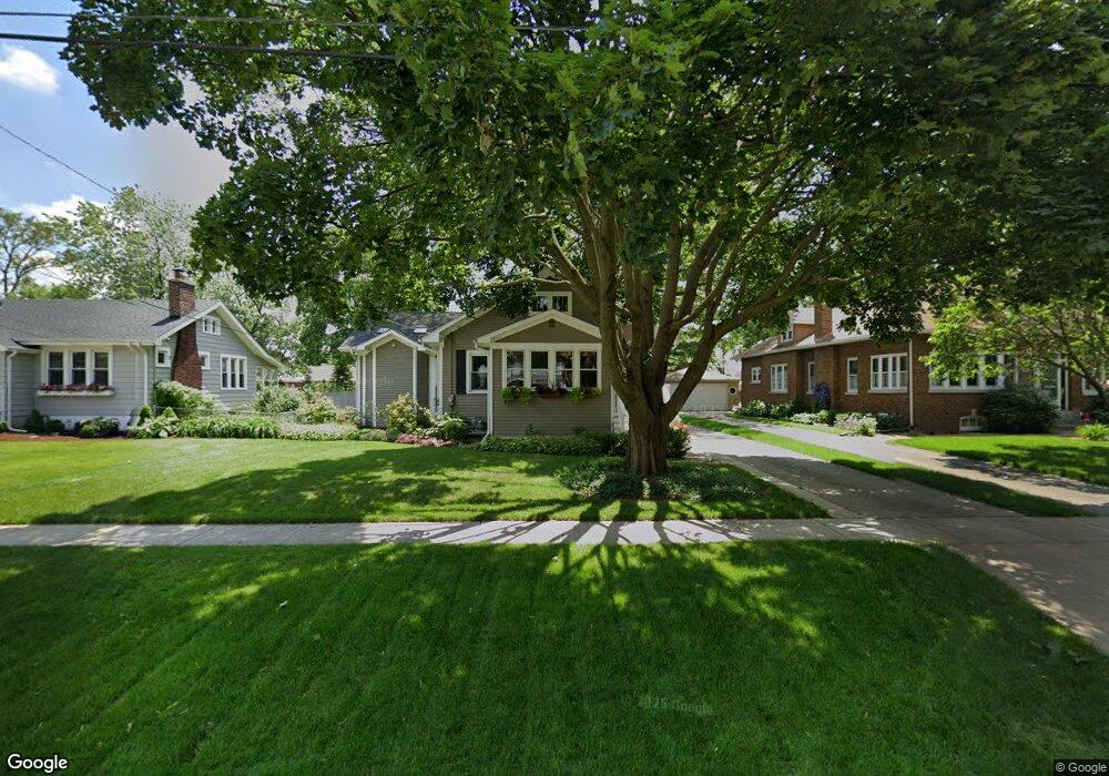 608 E Evergreen St, Wheaton, IL 60187 - photo 1