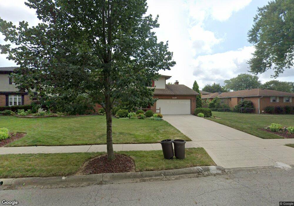 1649 Lynnhurst Rd, Columbus, OH 43229 - photo 1