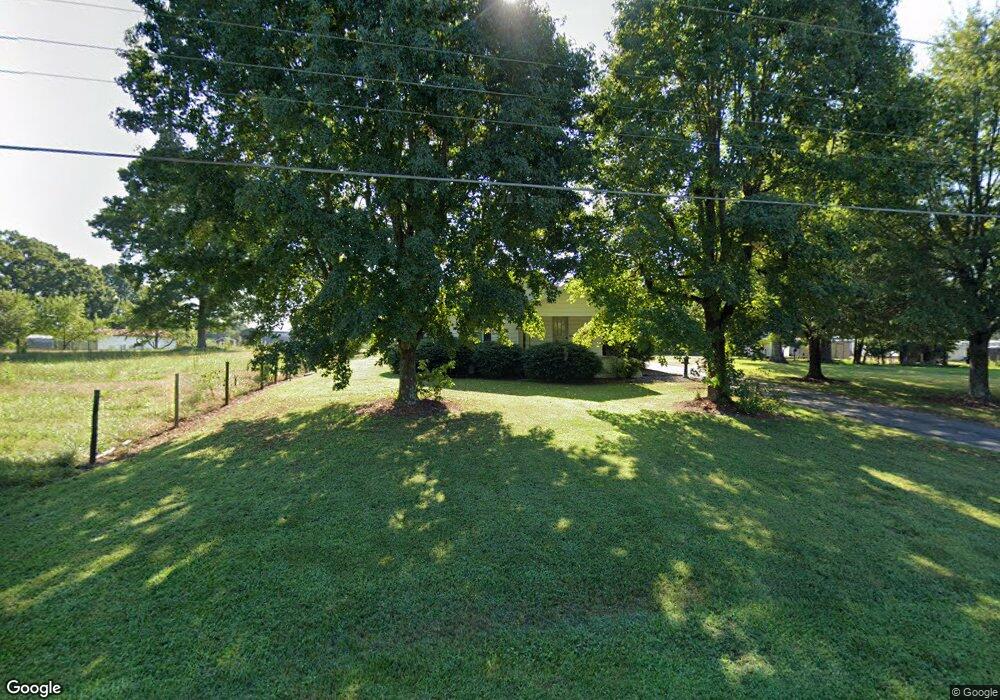 3152 Sulphur Springs Rd NE, Hickory, NC 28601 - photo 1