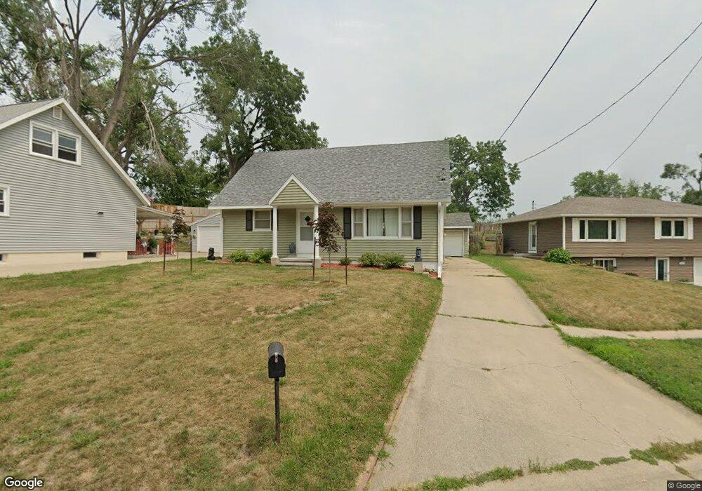 3021 Outlook Dr SW, Cedar Rapids, IA 52404 - photo 1