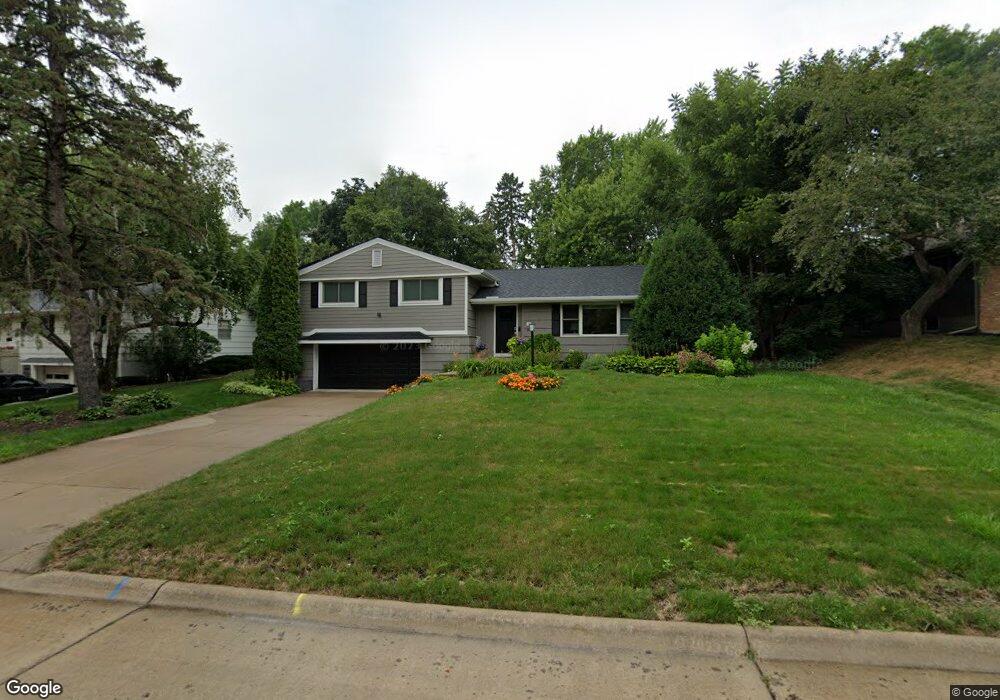 5112 Abercrombie Dr, Edina, MN 55439 - photo 1