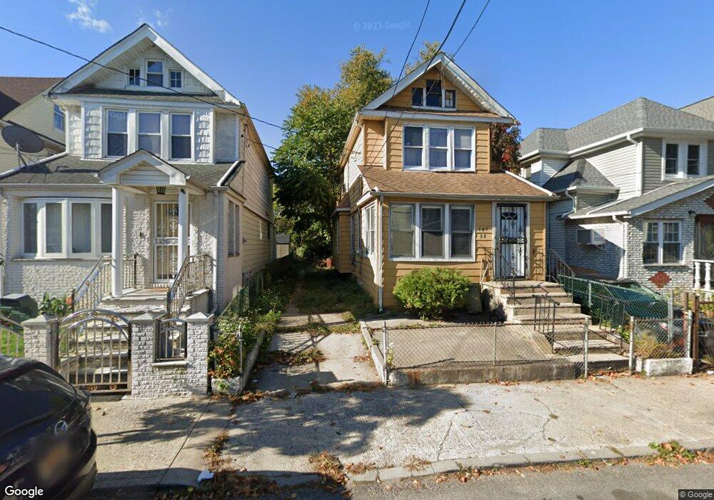 10732 164th St, Jamaica, NY 11433 - photo 1