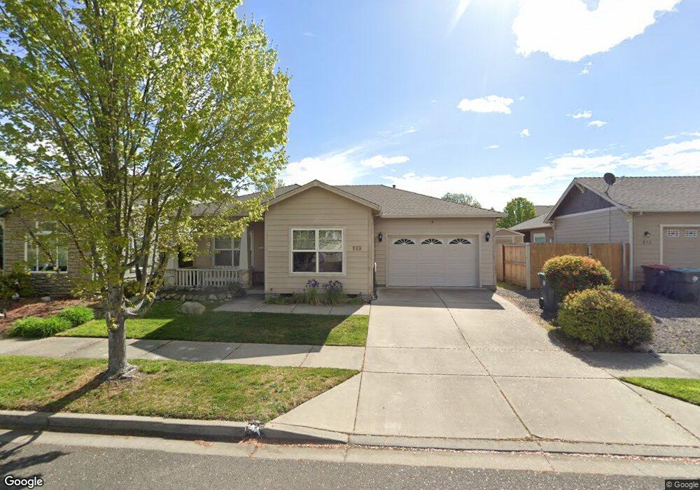 869 Ivern Dr, Central Point, OR 97502 - photo 1