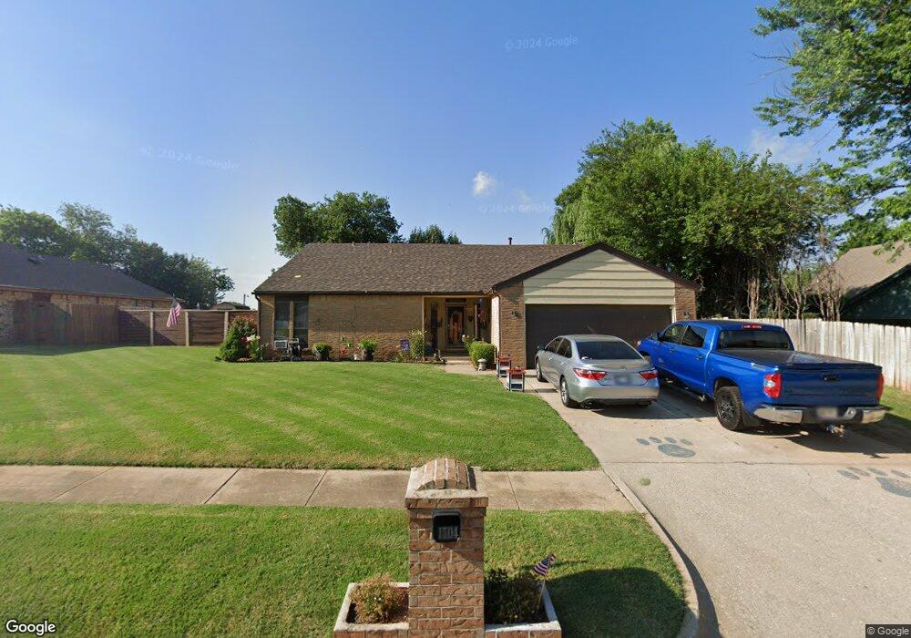 1704 NE 2nd St, Moore, OK 73160 - photo 1