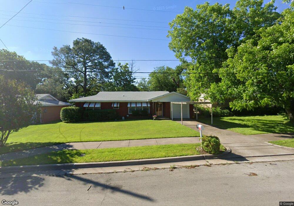 1213 Poindexter Ave, Cleburne, TX 76033 - photo 1