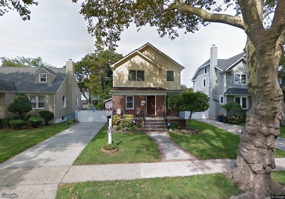 124 Sperry Blvd, New Hyde Park, NY 11040 - photo 1