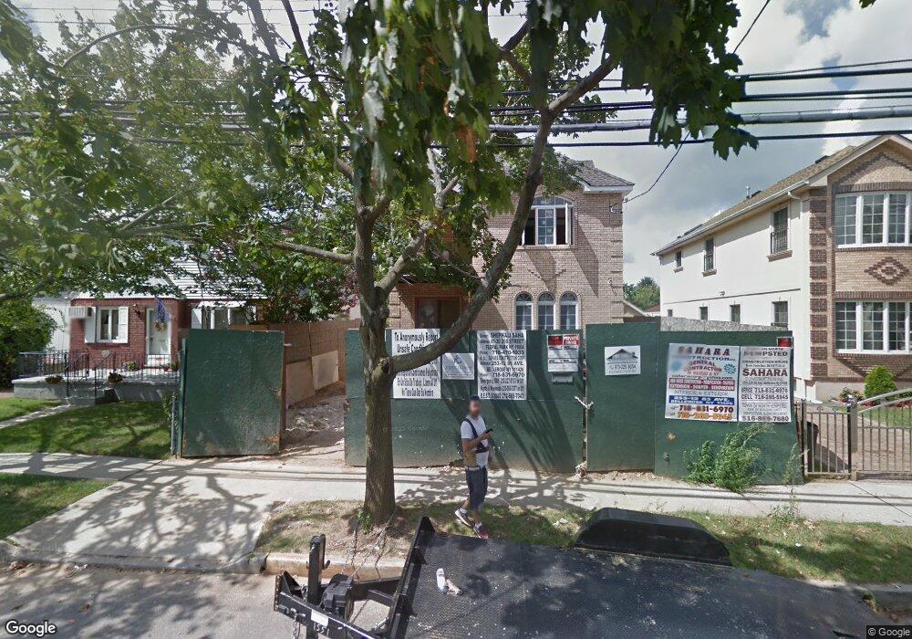 81-30 260th St, Glen Oaks, NY 11004 - photo 1