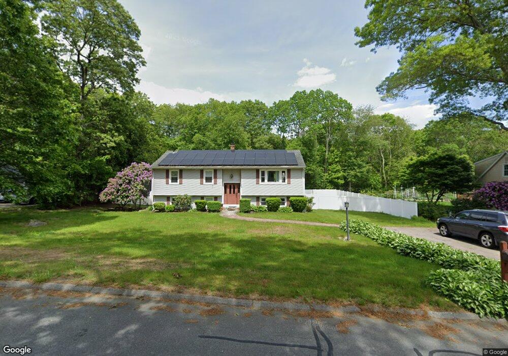 10 Soundview Dr, Pawcatuck, CT 06379 - photo 1