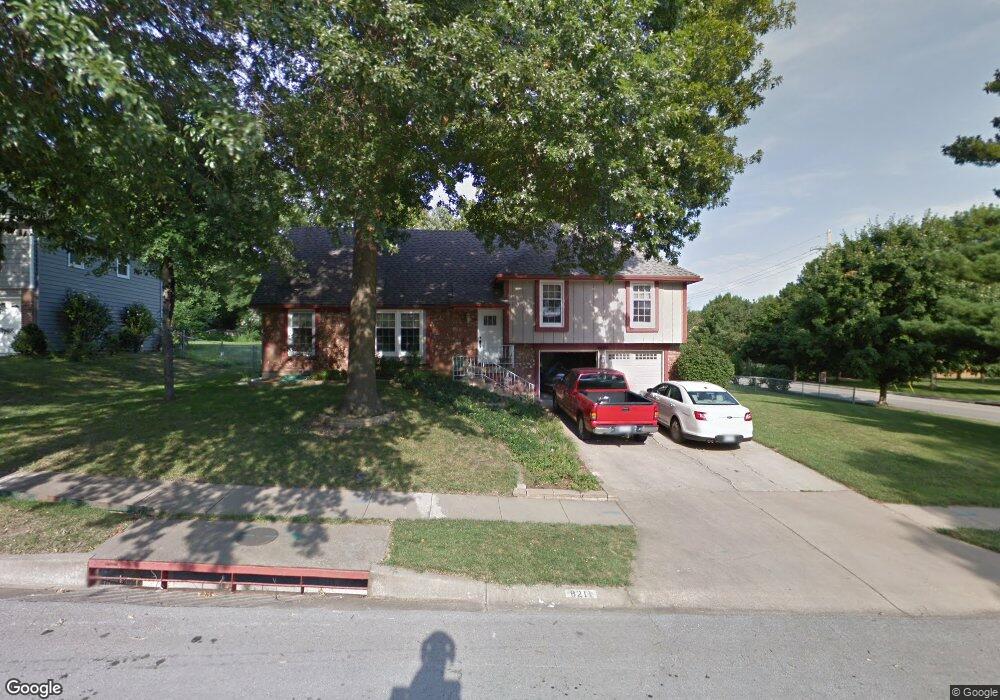 8211 Haskins St, Lenexa, KS 66215 - photo 1