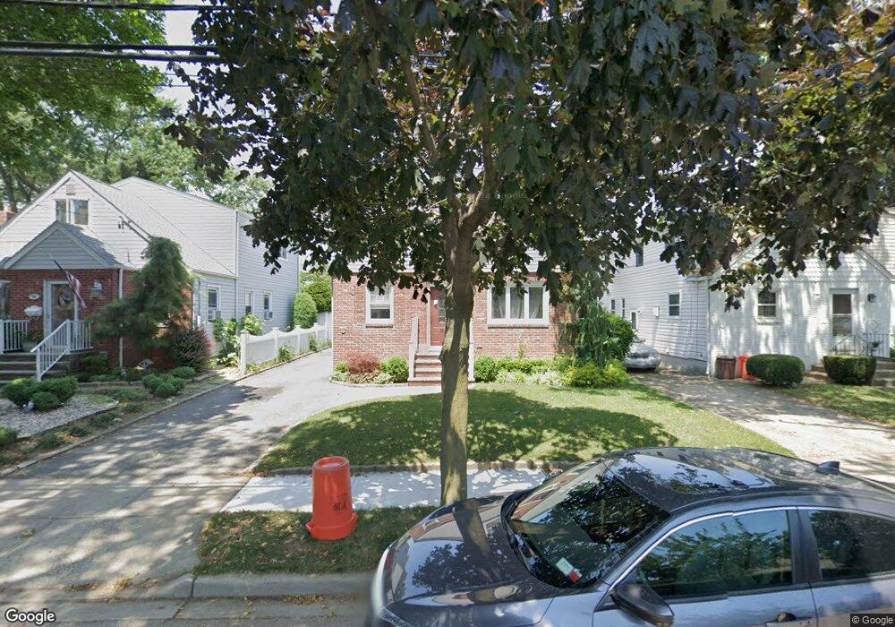 98 Albertson Place, Mineola, NY 11501 - photo 1