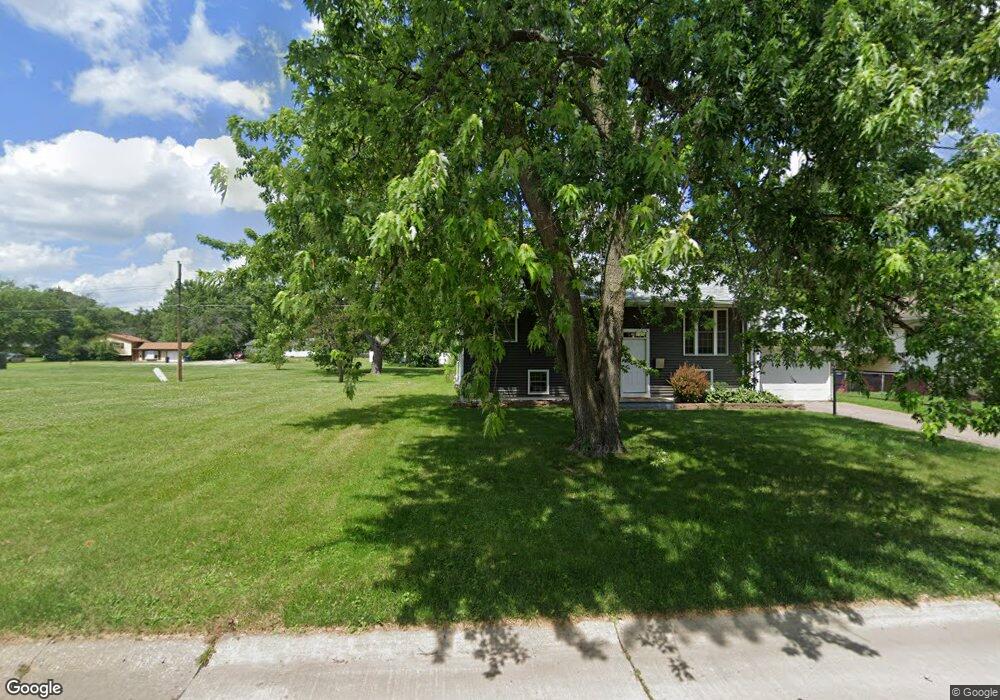 1106 Hawthorne Dr, Bettendorf, IA 52722 - photo 1