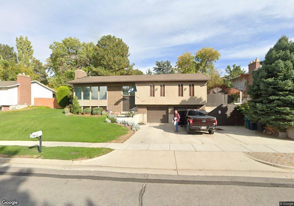 8371 Wayside Dr, Sandy, UT 84094 - photo 1