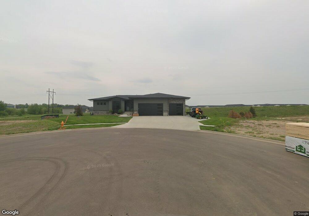 5612 E Saddle Ridge Cir, Sioux Falls, SD 57110 - photo 1