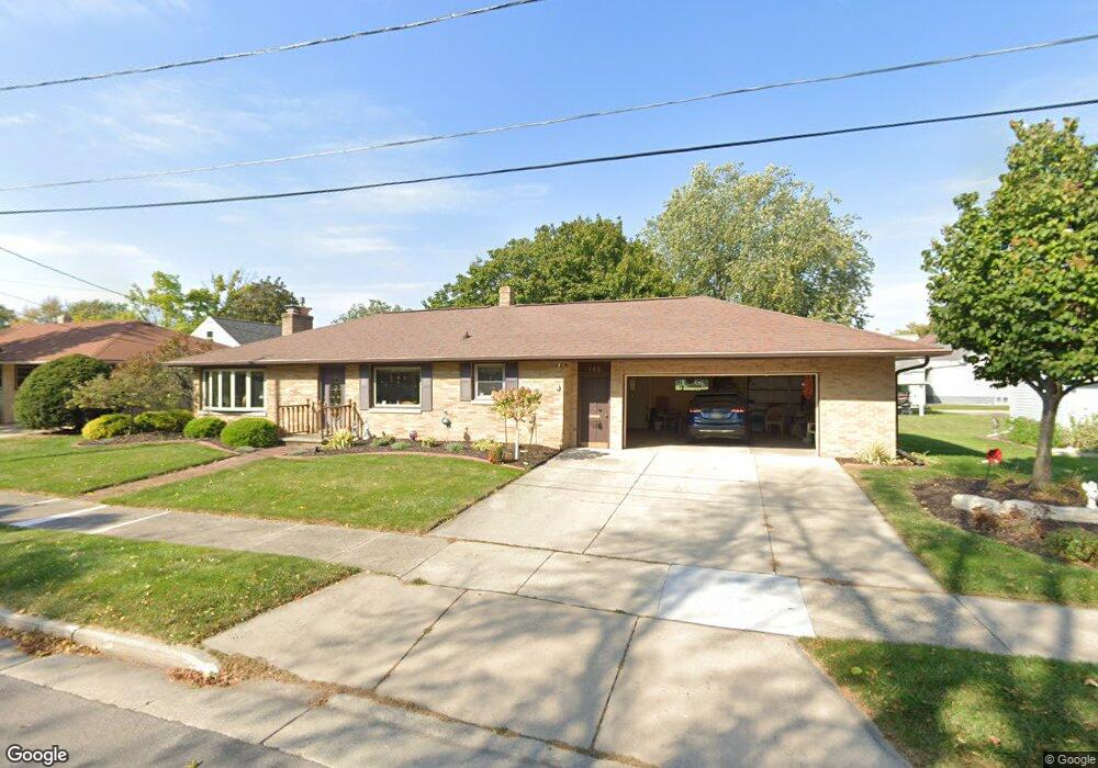 102 Kamps Ct, Combined Locks, WI 54113 - photo 1