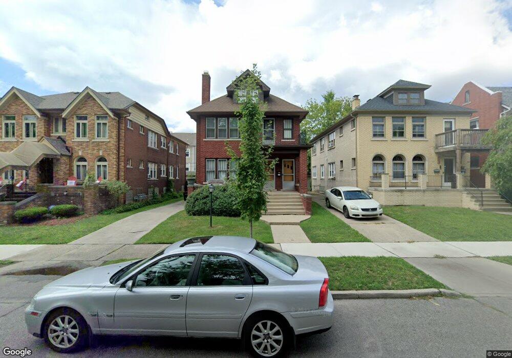 1053 Beaconsfield Ave, Grosse Pointe Park, MI 48230 - photo 1