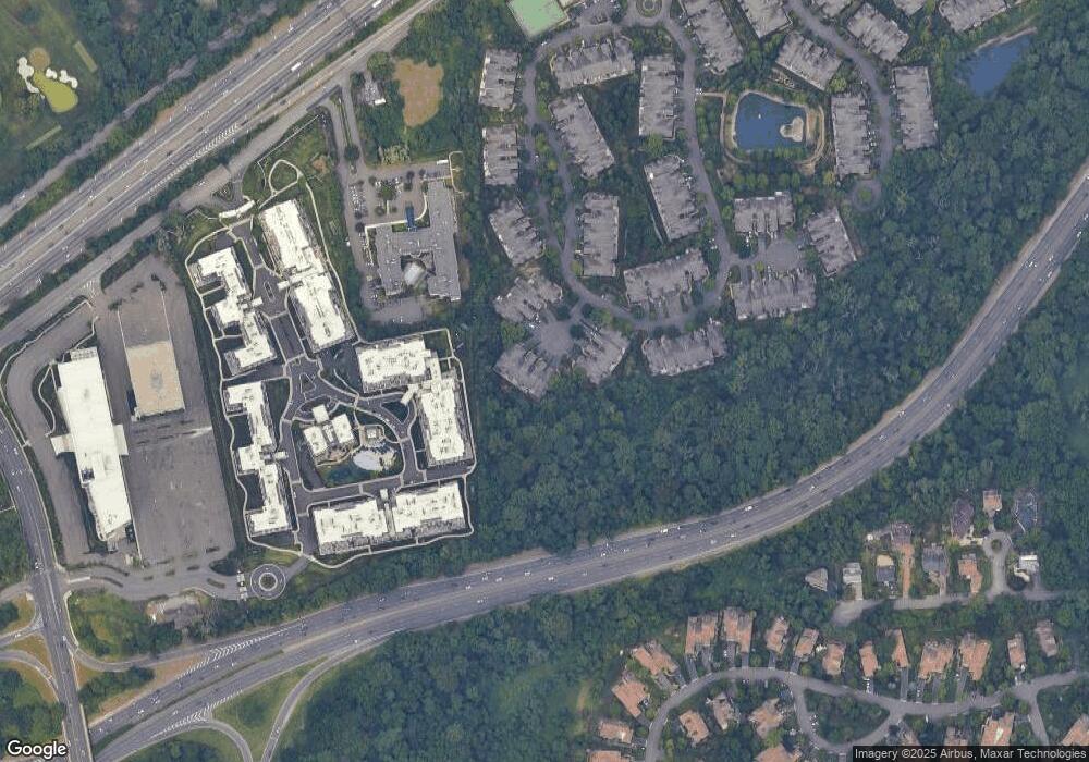 9 Landcast Ct, Manhasset, NY 11030 - photo 1