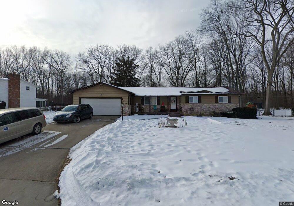 2217 Holly Tree Dr, Davison, MI 48423 - photo 1
