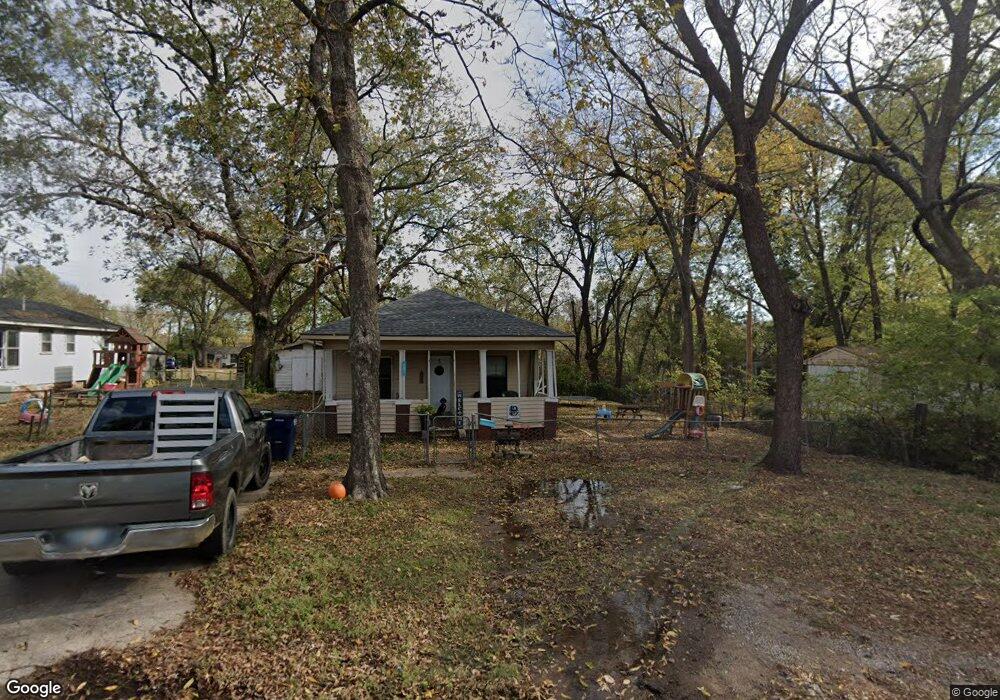 207 N Vine Ave, Cleveland, OK 74020 - photo 1
