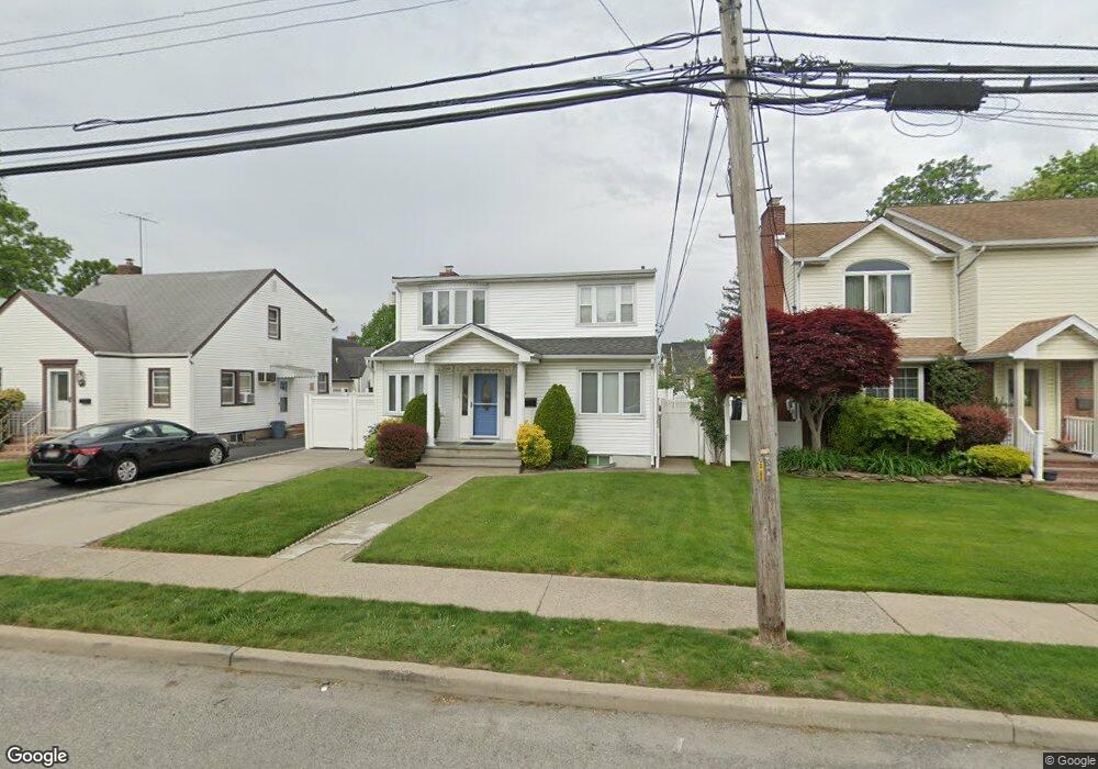 209 Caroline Ave, Garden City, NY 11530 - photo 1