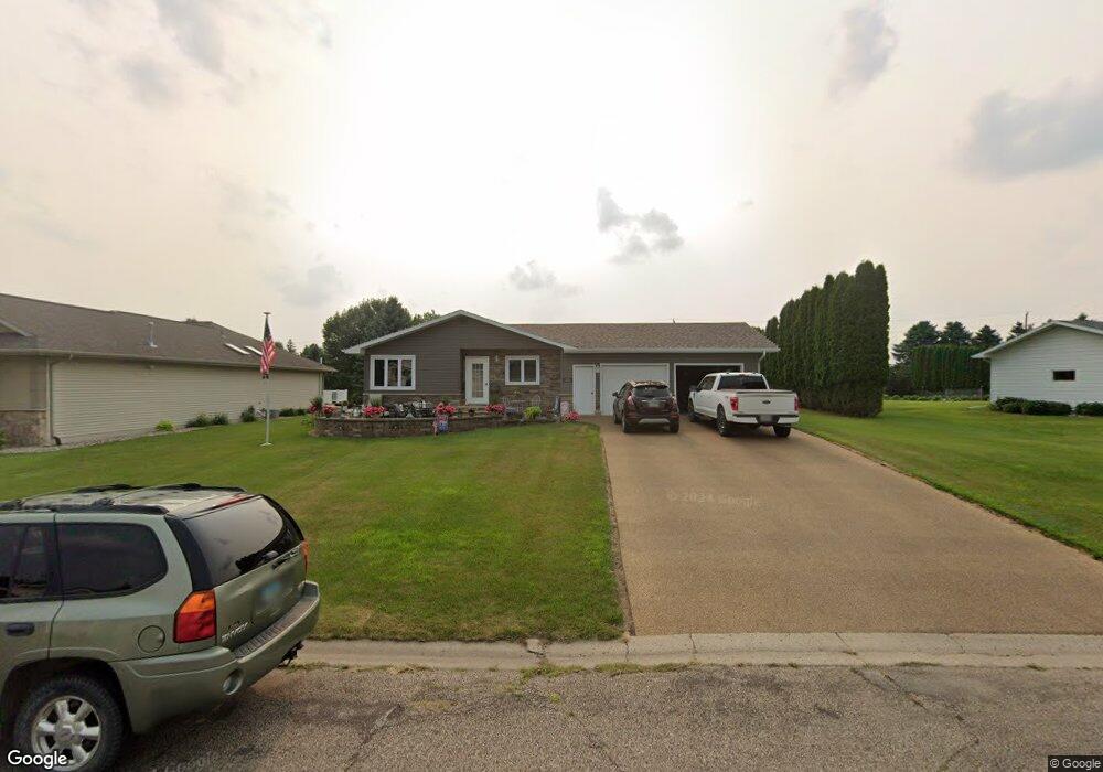 802 10th Ave SW, Jamestown, ND 58401 - photo 1