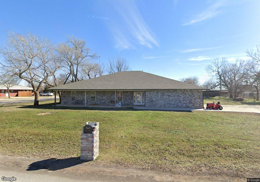 315 NW 6th St, Cache, OK 73527 - photo 1