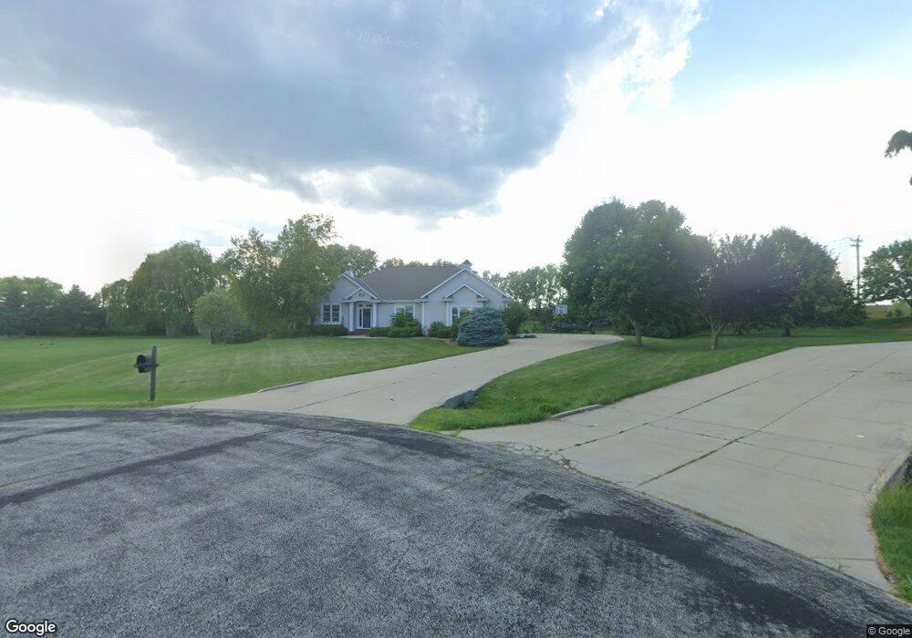 N55W27202 Jessica Ct, Pewaukee, WI 53072 - photo 1
