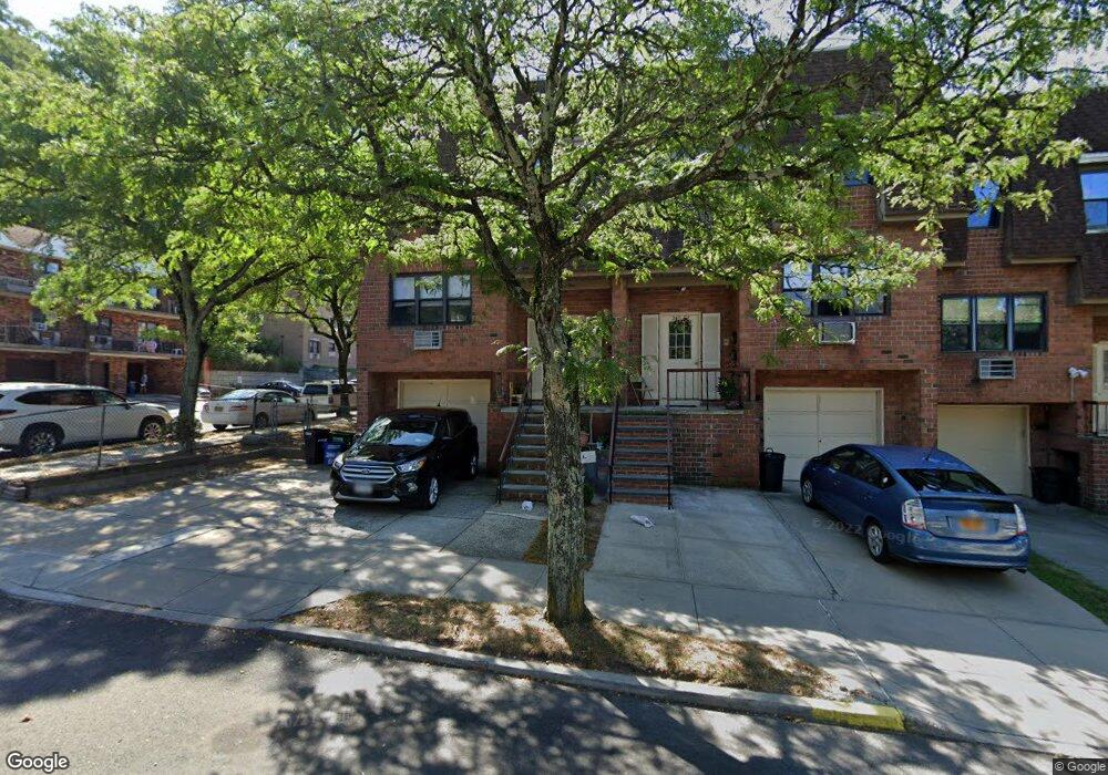 24054 69th Ave unit 29, Little Neck, NY 11362 - photo 1