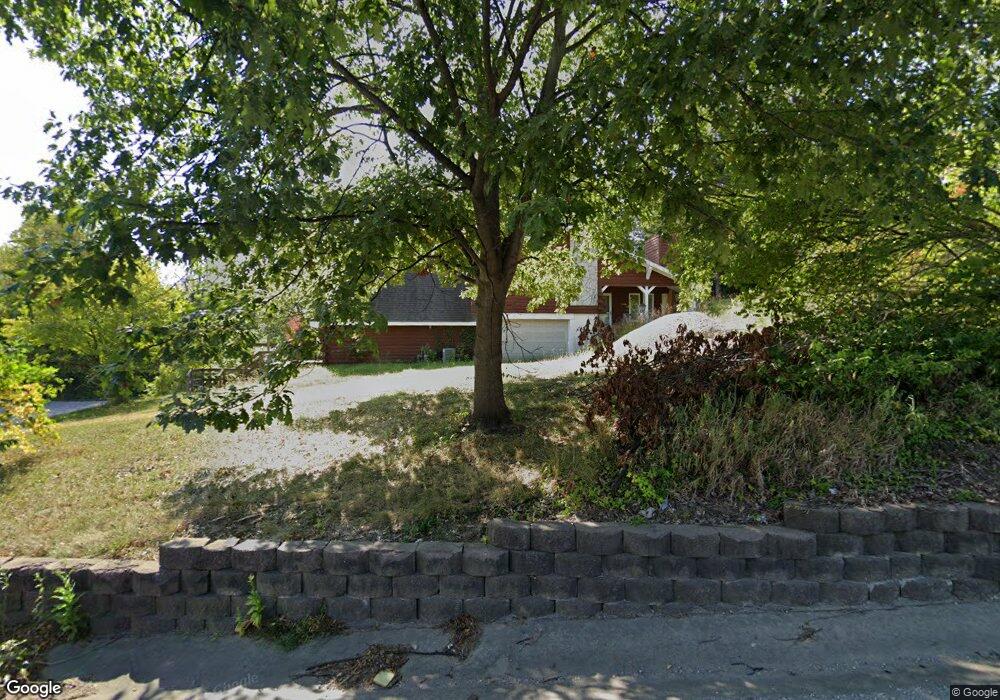 1107 E Fayette Ave, Effingham, IL 62401 - photo 1