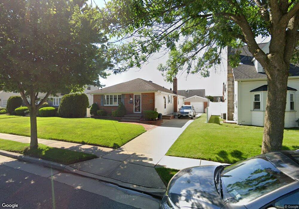 111 Fairfield Ave, Mineola, NY 11501 - photo 1