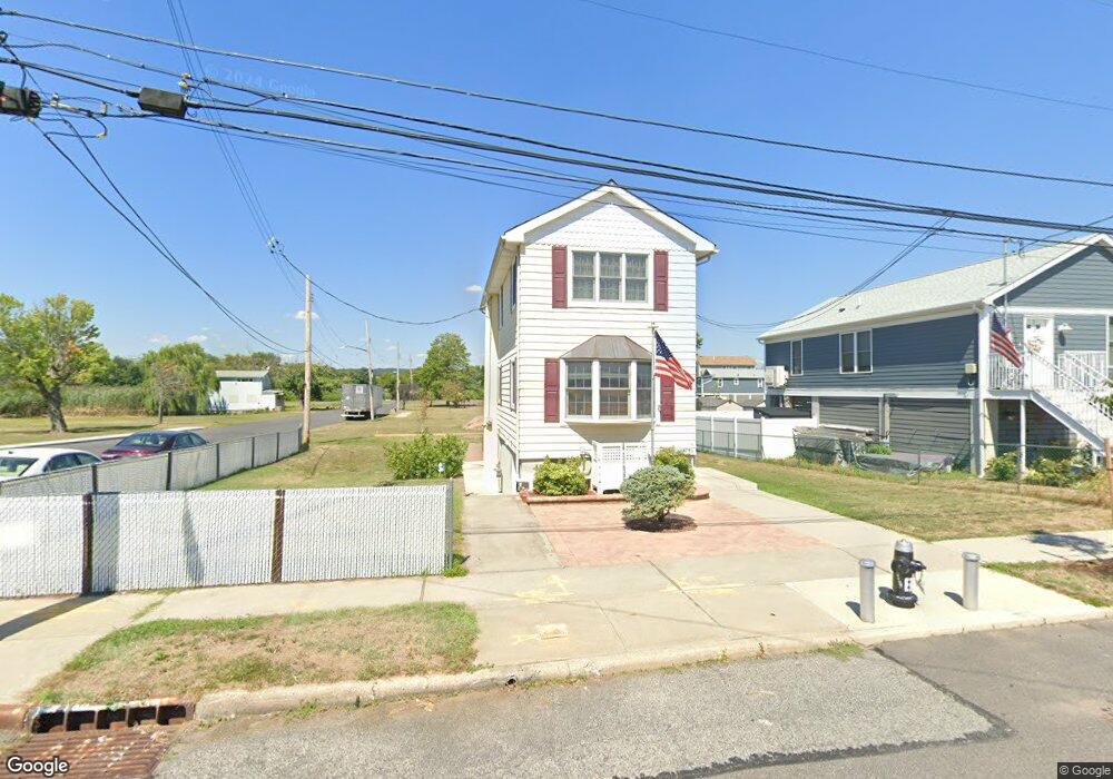 679 Oceanside Ave, Staten Island, NY 10305 - photo 1