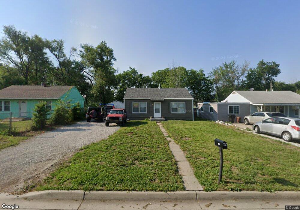 1026 SE 33rd St, Topeka, KS 66605 - photo 1
