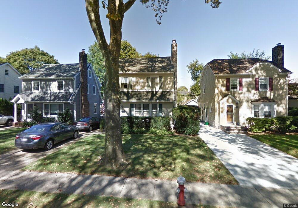 61 Cambridge Ave, Garden City, NY 11530 - photo 1