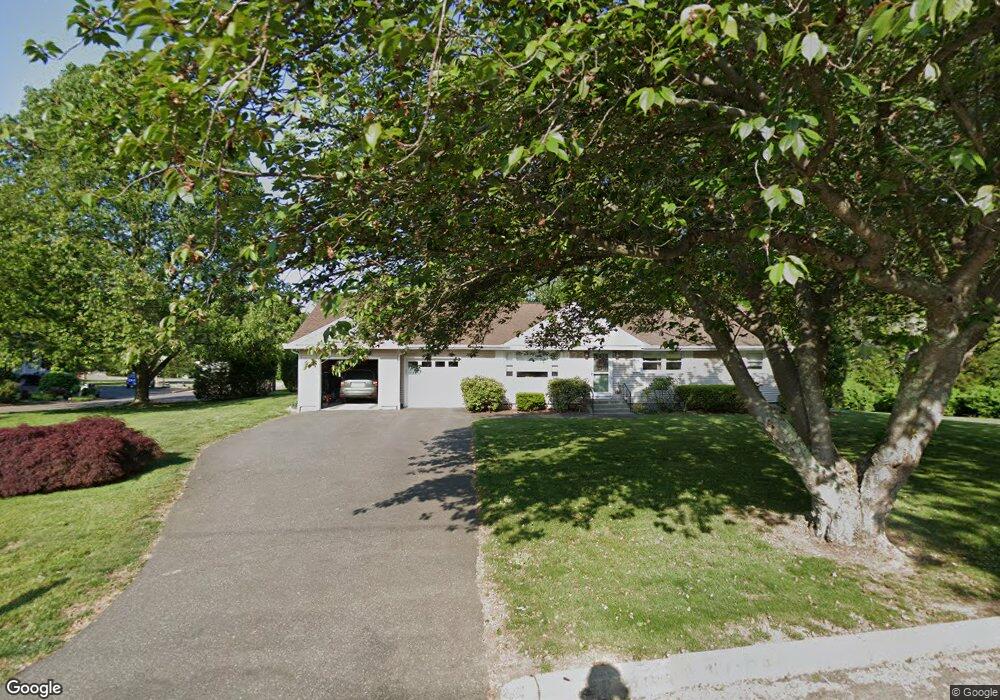 25 Holiday Rd, Fairfield, CT 06825 - photo 1