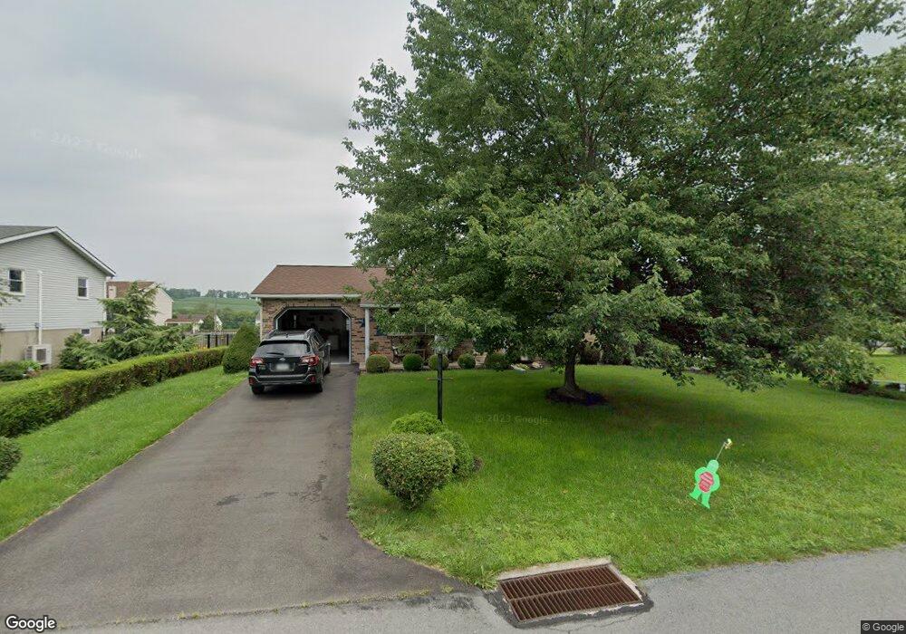 204 Lamplight Ln, Lewisburg, PA 17837 - photo 1