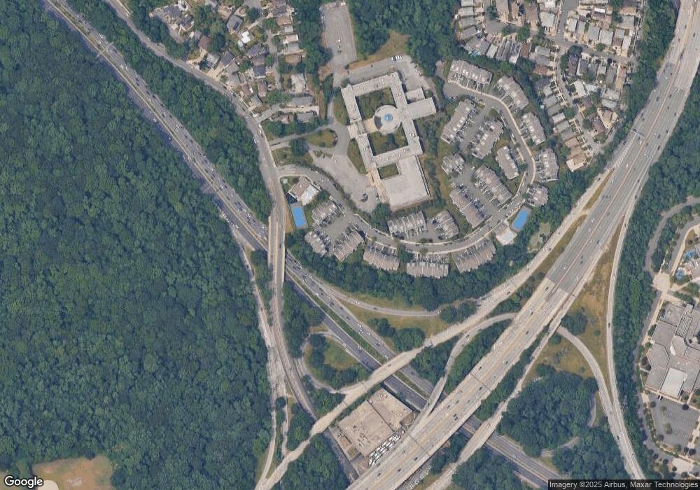 24125 Oak Park Dr unit 55C, Little Neck, NY 11362 - photo 1