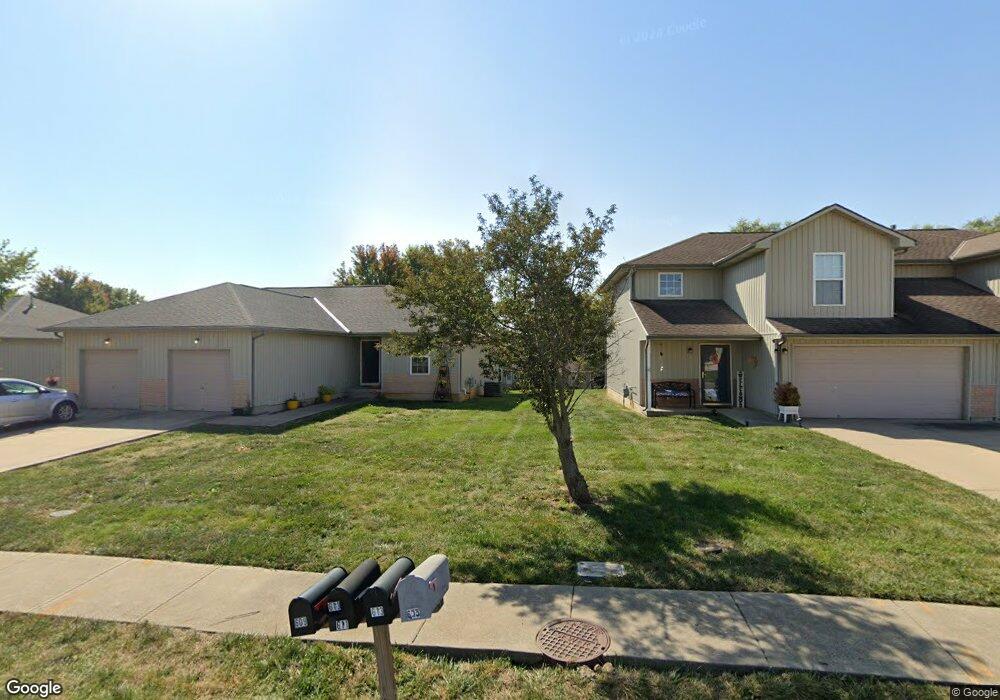 613 W Pine St, Raymore, MO 64083 - photo 1
