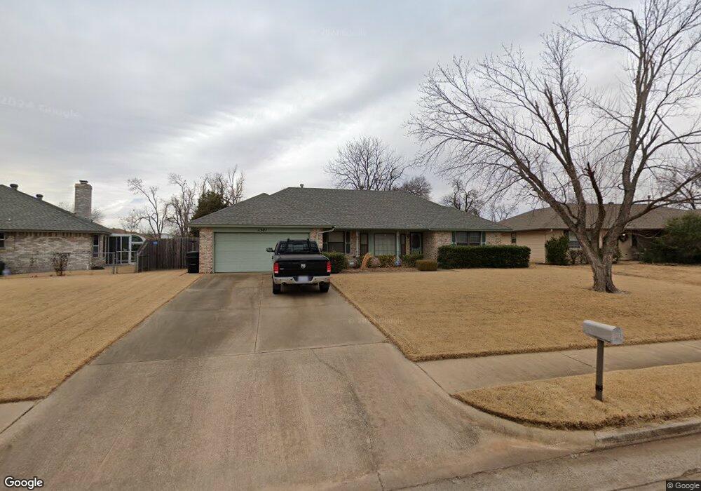 1301 E Hills Dr, Moore, OK 73160 - photo 1