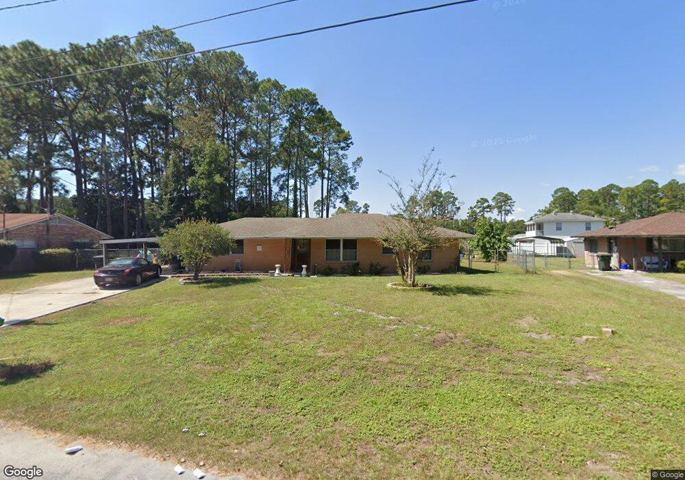 687 Towers Ave, Brunswick, GA 31525 - photo 1