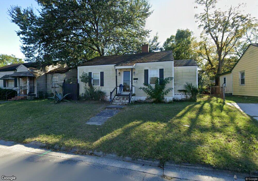1323 E Bolton St, Savannah, GA 31404 - photo 1
