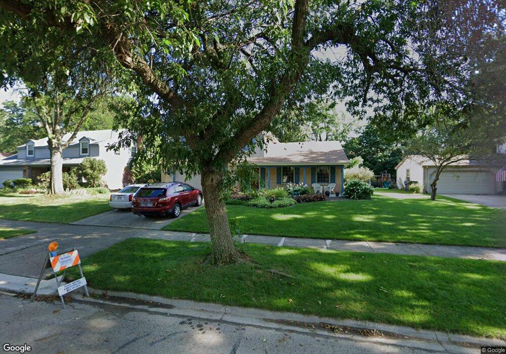 532 Menominee Ln, Naperville, IL 60563 - photo 1