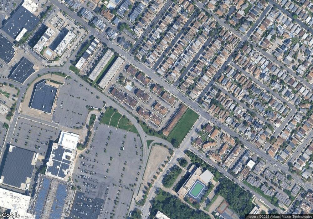 31 Daffodil Ln unit 1, Staten Island, NY 10314 - photo 1